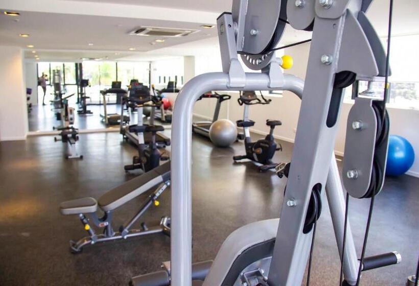 בית מלון כפרי Synergy Broadbeach   Official