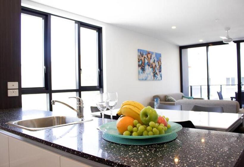 בית מלון כפרי Synergy Broadbeach   Official