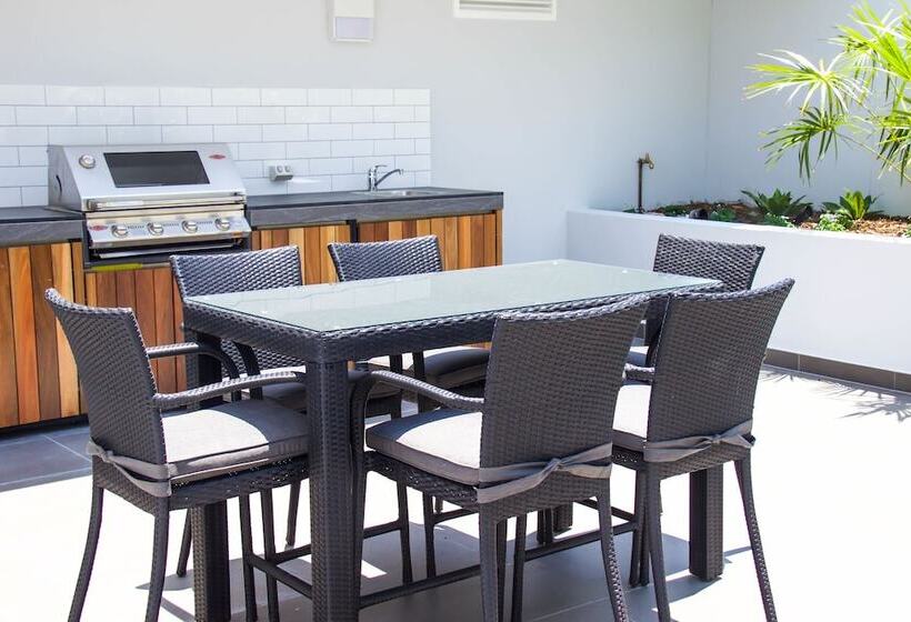 בית מלון כפרי Synergy Broadbeach   Official