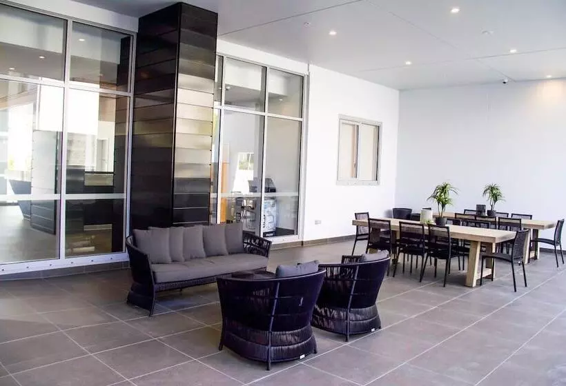 ホテル Synergy Broadbeach   Official