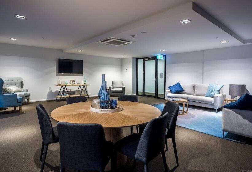 בית מלון כפרי Synergy Broadbeach   Official