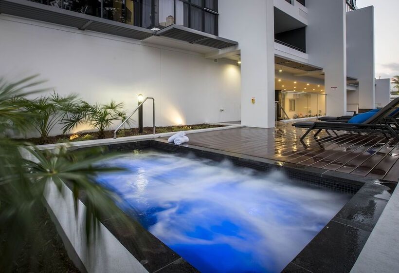 בית מלון כפרי Synergy Broadbeach   Official