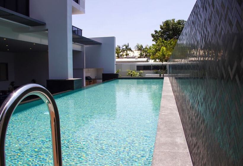 בית מלון כפרי Synergy Broadbeach   Official