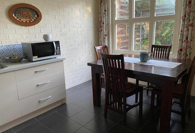 בית מלון כפרי The Old Butter Factory At Springhurst Estate