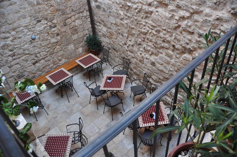 هتل Villa Mama  Traditional Apartments In Omis