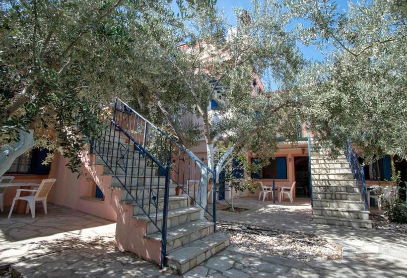 Kleoni Club Apartments