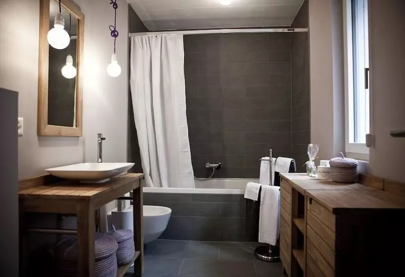 Le Coq Chantant B&b And Boutique