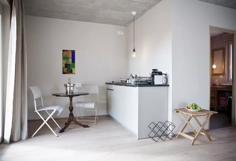 Le Coq Chantant B&b And Boutique