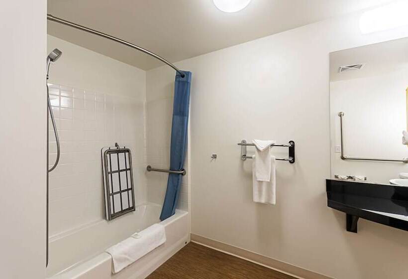 Motel 6 Moosomin, Sk