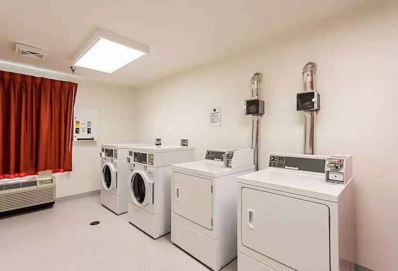 Motel 6 Moosomin, Sk