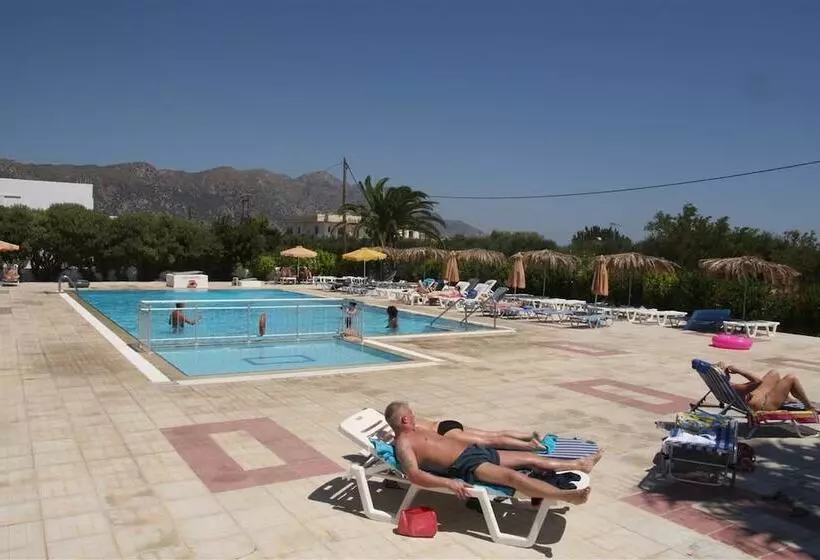 Nikos 2 Studios & Apartments