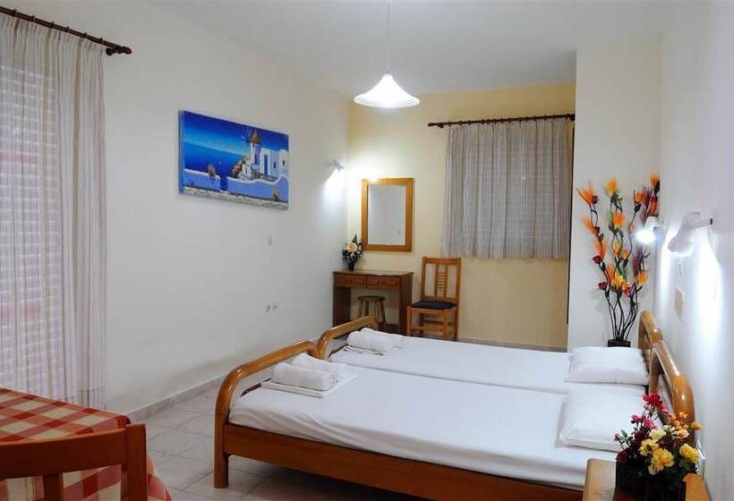 Nikos 2 Studios & Apartments