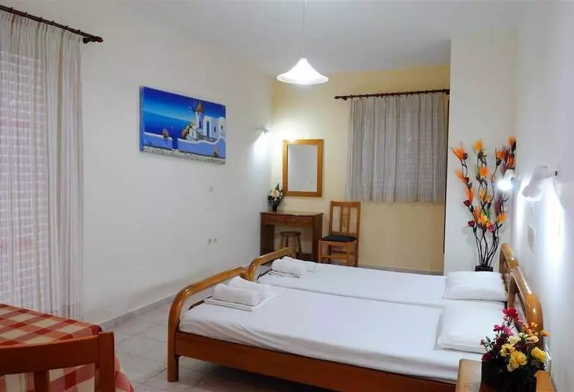 Nikos 2 Studios & Apartments