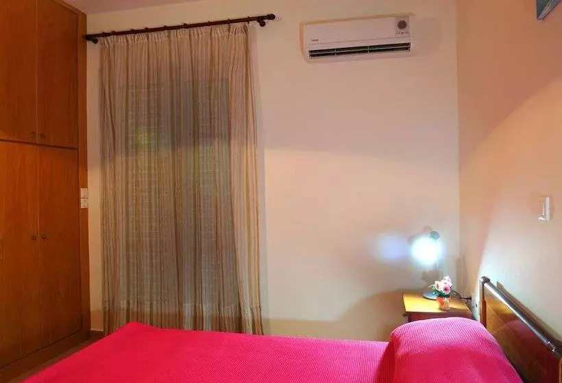 Nikos 2 Studios & Apartments