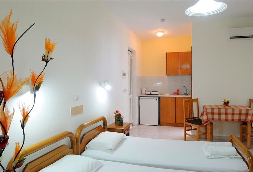 Nikos 2 Studios & Apartments