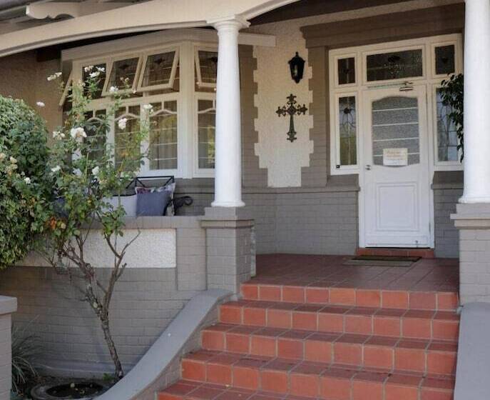 膳宿费 Oxford Lodge Vryheid