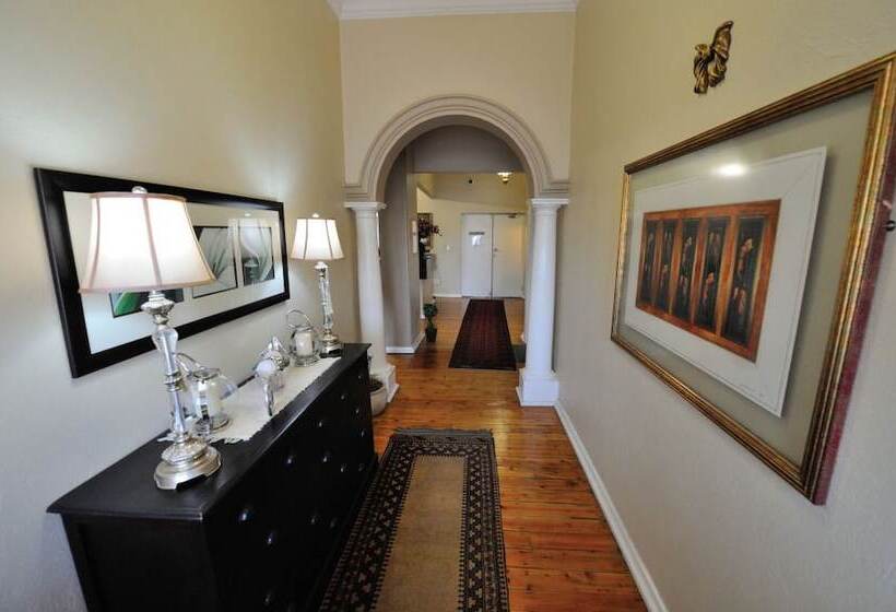 膳宿费 Oxford Lodge Vryheid