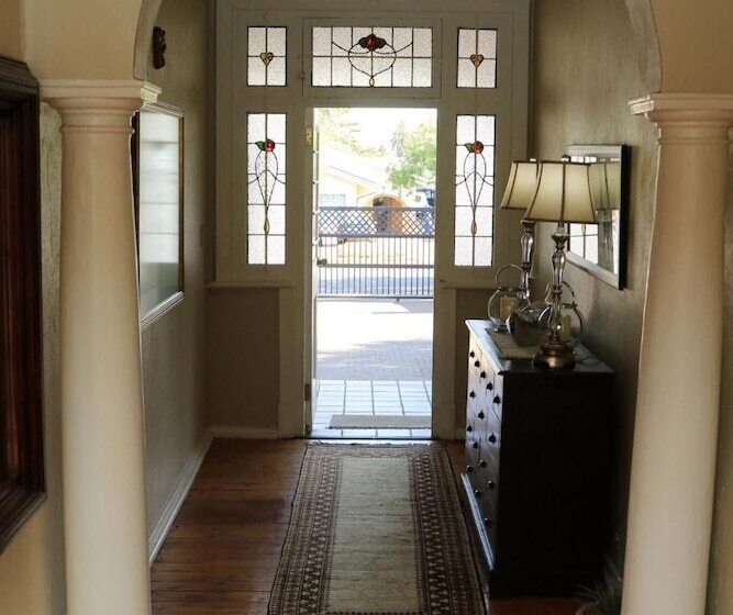 膳宿费 Oxford Lodge Vryheid