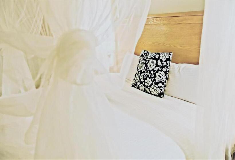 Sasa Nor Lamour B & B