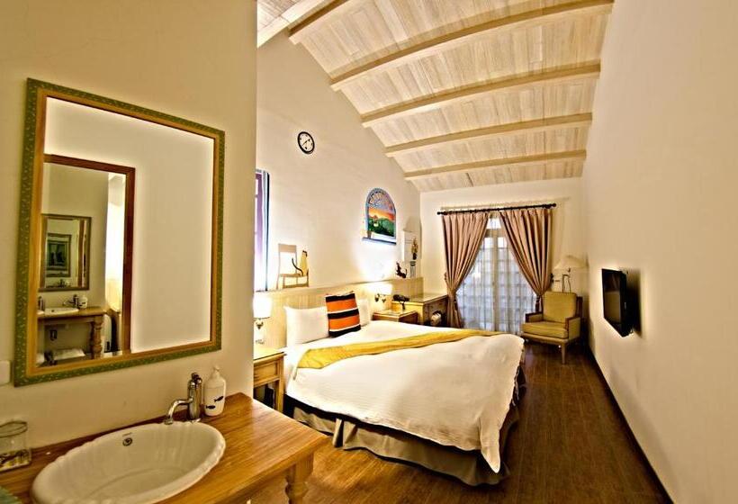 Sasa Nor Lamour B & B
