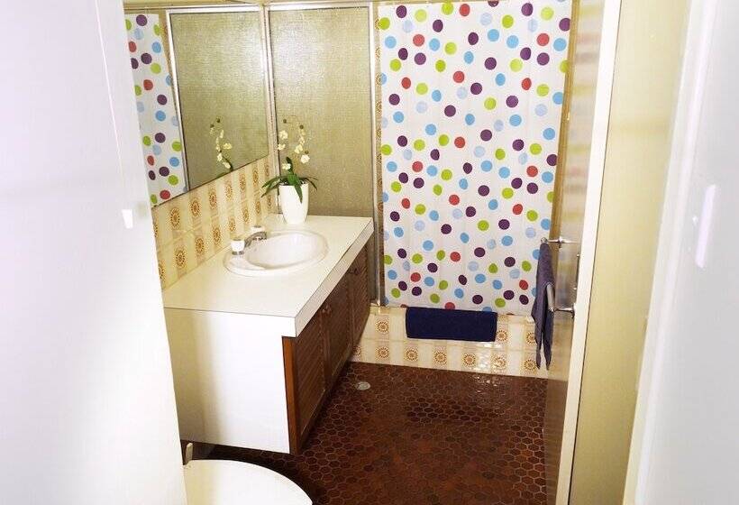 Scarborough & Absolutely Beachfront