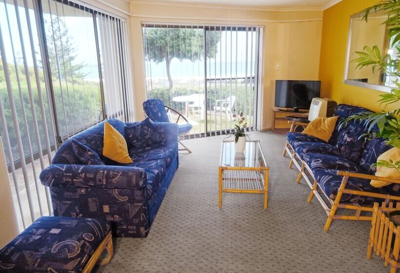 Scarborough & Absolutely Beachfront