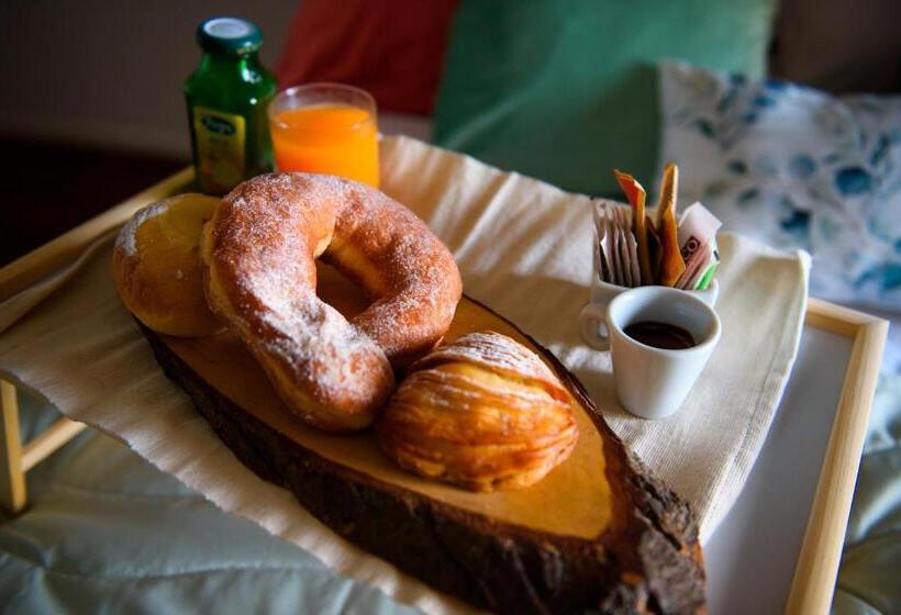 تختخواب و صبحانه Sallù Boutique