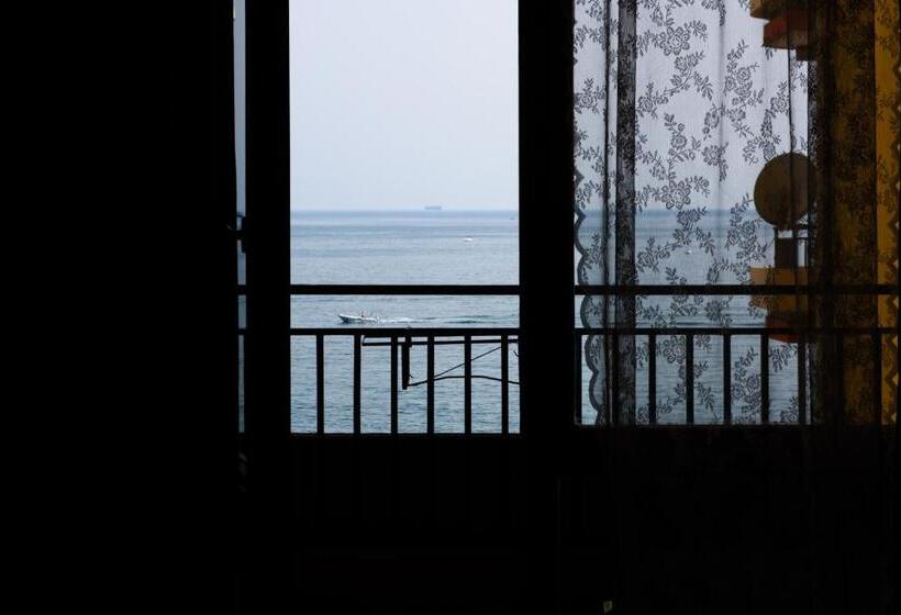 تختخواب و صبحانه Sallù Boutique