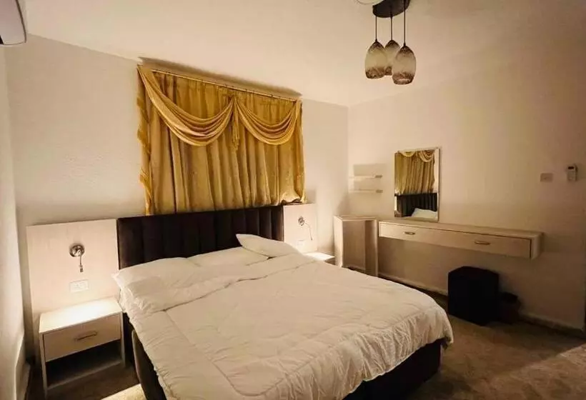 Petra Glamour Hostel