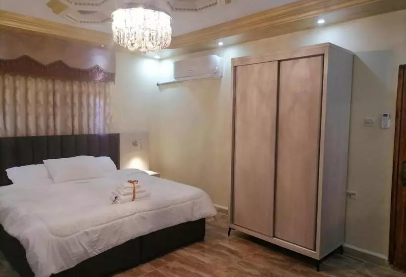 Petra Glamour Hostel