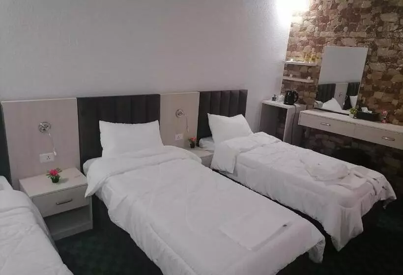 Petra Glamour Hostel