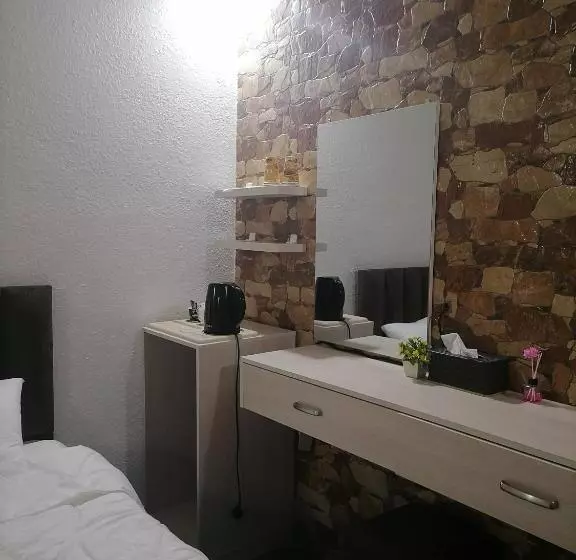 Petra Glamour Hostel