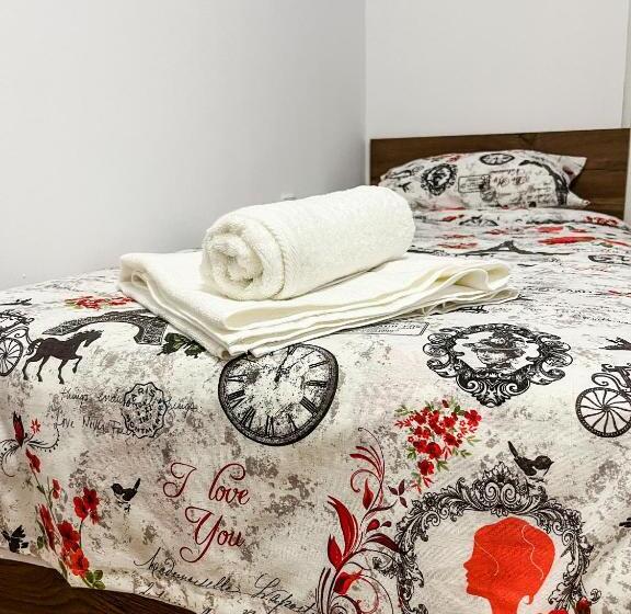 ユースホステル Private Rooms In Silvy S Pretty House