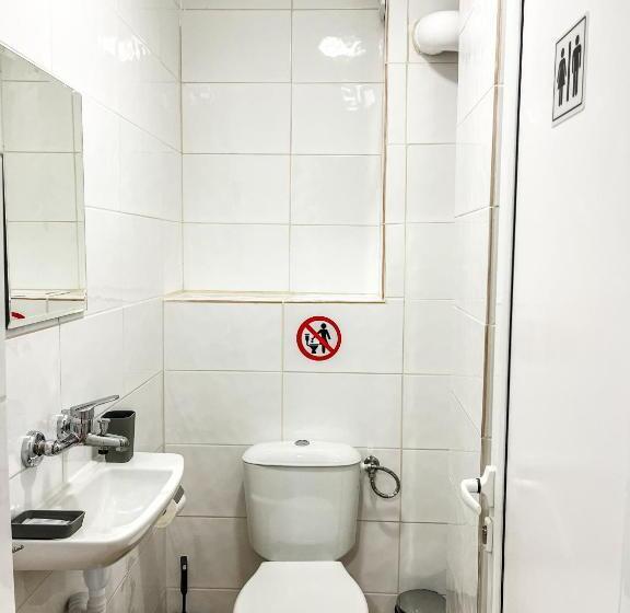 ユースホステル Private Rooms In Silvy S Pretty House