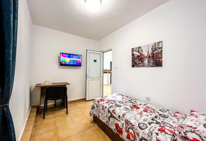 ユースホステル Private Rooms In Silvy S Pretty House