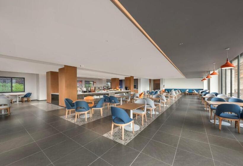 Otel Holiday Inn Express Wawu Mountain, An Ihg