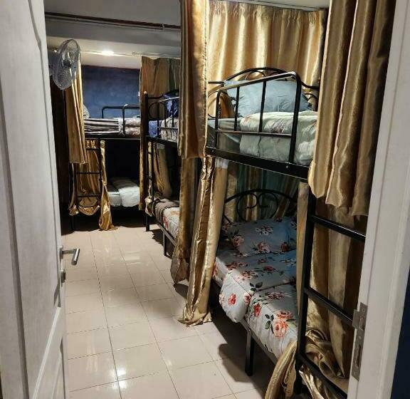 Khaosan Pearl Hostel