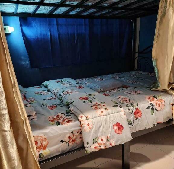 Khaosan Pearl Hostel