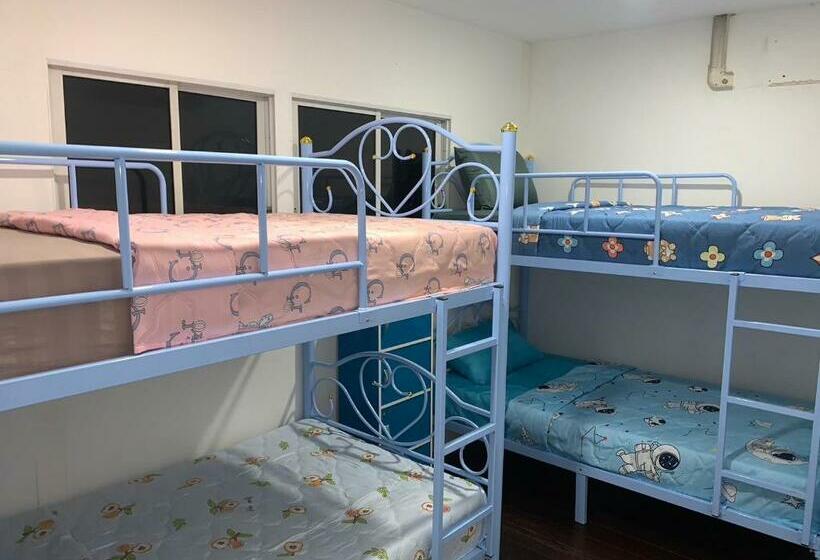 Khaosan Pearl Hostel