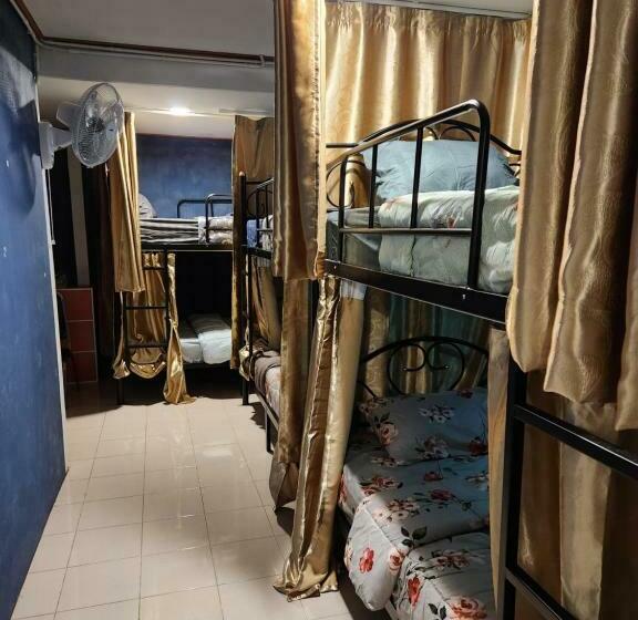 Khaosan Pearl Hostel