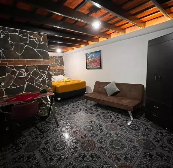 هتل Casa Alejandro De Los Caballeros