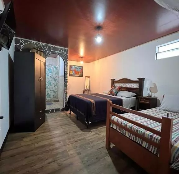 هتل Casa Alejandro De Los Caballeros