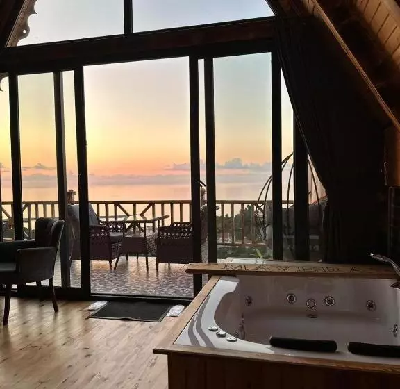 Hotelli Mavera Suit Bungalow