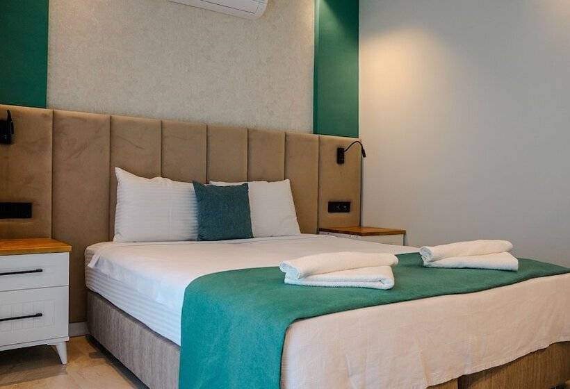 Отель The Ivy Suites