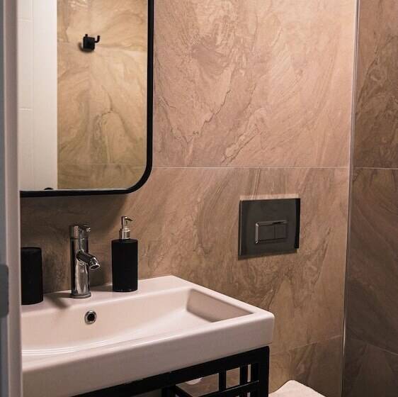 Отель The Ivy Suites