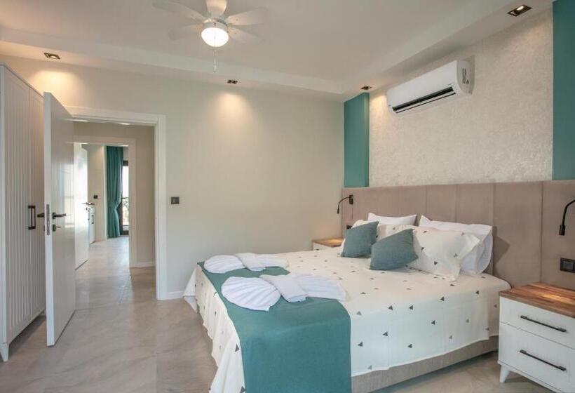 Отель The Ivy Suites