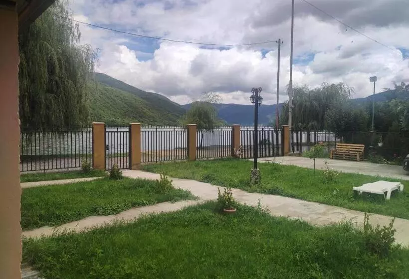 پانسیون Ananuri Cottages