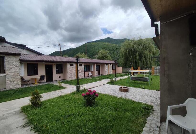 پانسیون Ananuri Cottages