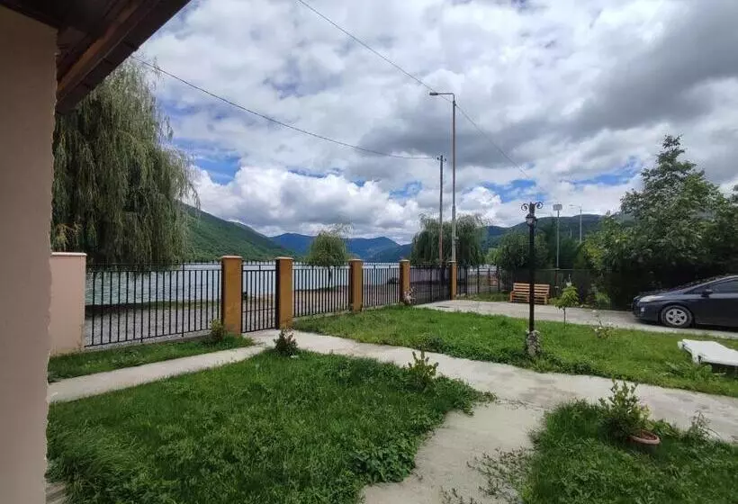 پانسیون Ananuri Cottages