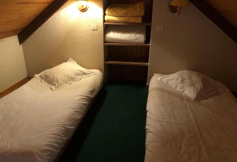 بنسيون Charmant Logement Avec Piscine Et Table D Hôtes, Proche De Solesmes Et De L Abbaye.   Fr 1 410 407